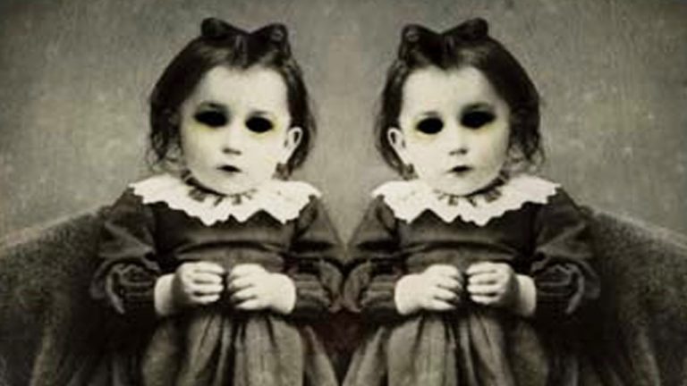 Creepy twins - PopHorror