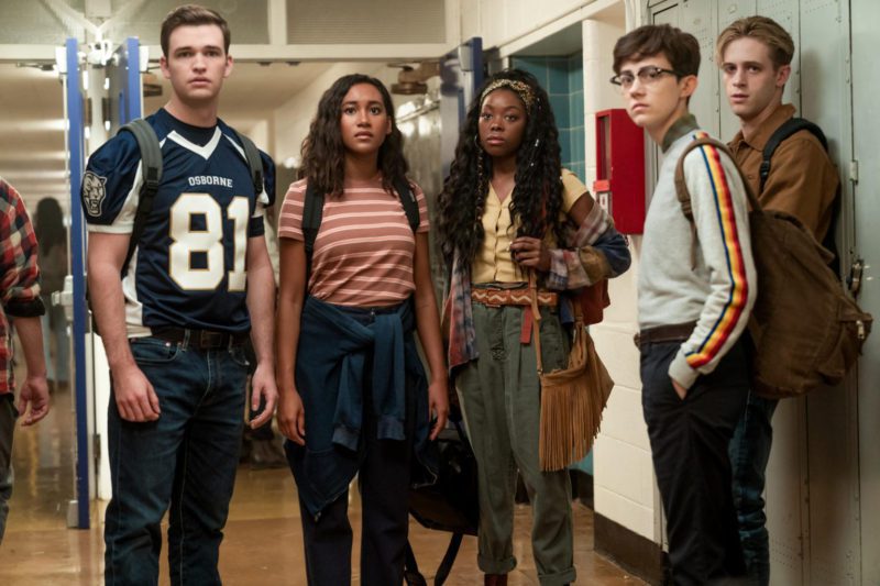 THERE’S SOMEONE INSIDE YOUR HOUSE (L to R) BURKELY DUFFIELD as CALEB GREELEY, SYDNEY PARK as MAKANI YOUNG, ASJHA COOPER as ALEX CRISP, JESSE LATOURETTE as DARBY, DALE WHIBLEY as ZACH SANFORD in THERE’S SOMEONE INSIDE YOUR HOUSE. Cr. DAVID BUKACH/NETFLIX © 2021