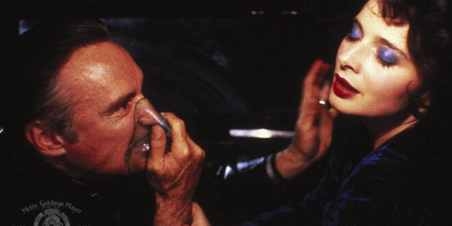 David Lynch’s ‘BLUE VELVET’ (1986) Reminds Us That Violence Is Potentially Anywhere